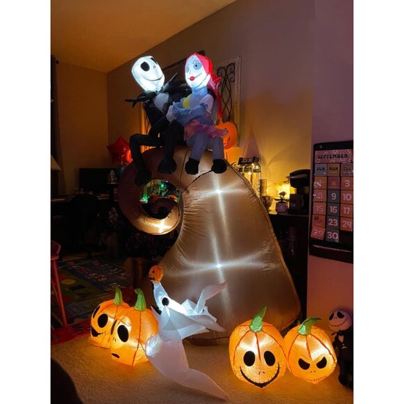 6Ft Skeleton Couple with Pumpkin Blow Up Inflatable Decorations with LED Light - Picture 1 of 13